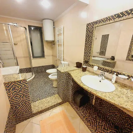 Centerscape - By Dion Apartment *